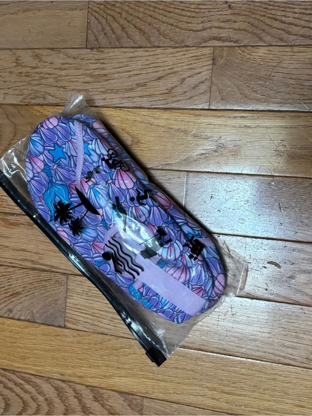 NEW Kids 4.5-5 Water Shoes Purple Pink Blue Shell Print Aqua Socks